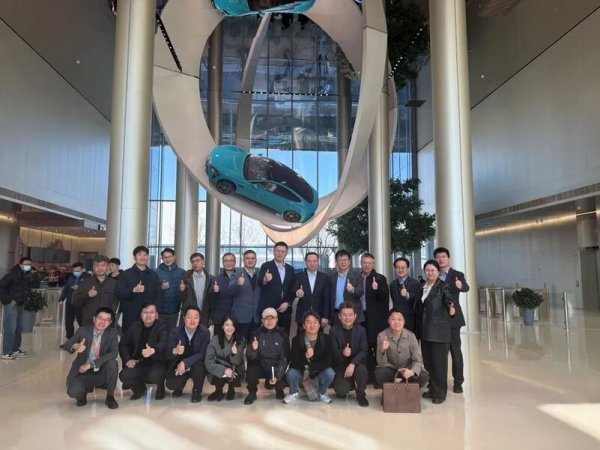 投资促进局组织韩国贸易协会企业家代表团一行考察小米集团